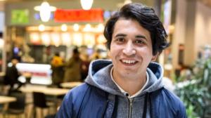 Yle Uutisluokka Triplet: Prepaid-maksukortti on ratkaissut monen turvapaikanhakijan työllistymisen