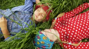 Vasikantanssi: Kissanpoikia pesemässä