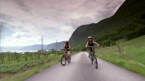 Dok: Kaksoissisarukset: 07.01.2016 22.00