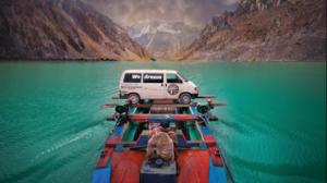 Autolla Nepaliin: 07.11.2015 22.05