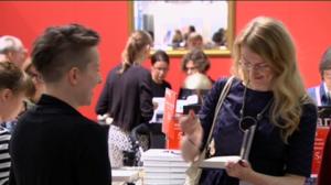 Yle Uutisluokka Triplet: Emmi Itäranta kääntää fantasiakirjansa englanniksi itse (S): 26.10.2015 15.03