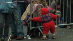 Yle Uutisluokka Triplet: Pakolaiskriisi kärjistyy Itävallassa - maan suunnittelema aita olisi poikkeuksellinen (S): 28.10.2015 18.09