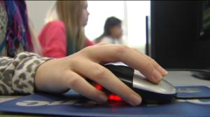 Yle Uutisluokka Triplet: Nettilukutaito auttaa erottamaan piilomainonnan - monella kuudesluokkalaisella puutteelliset kyvyt (S): 06.11.2015 14.45