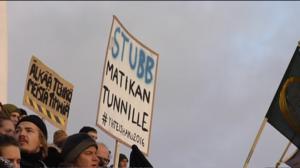 Yle Uutisluokka Triplet: Opiskelijat marssivat koulutuksen ja tieteen säästöjä vastaan (S): 02.12.2015 15.03