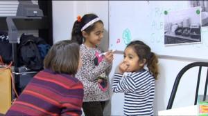 Yle Uutisluokka Triplet: Vapaaehtoinen opettaa suomen kieltä ja näyttää lähimmän leikkipuiston (S): 17.12.2015 15.01