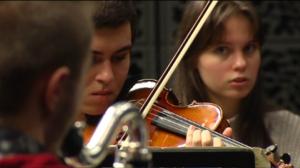 Yle Uutisluokka Triplet: Hypnoottinen toistomusiikki pistää klassisen muusikon koville (S): 03.02.2016 12.16