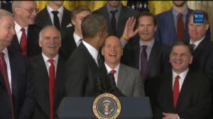 Yle Uutisluokka Triplet: Unohdettu sankari Kimmo Timonen sai ylistystä presidentti Obamalta (S): 19.02.2016 13.43