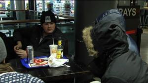 Yle Uutisluokka Triplet: Nuoret hengailevat nyt lentokentällä ja kehäradalla (S): 26.02.2016 11.20