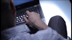 Yle Uutisluokka Triplet: Oikeusministeri: ”Vihapuhe ja someraivo eivät saa muuttua teoiksi” (S): 04.03.2016 12.55