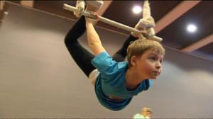 Yle Uutisluokka Triplet: Sirkusharrastaja liikkuu ja taiteilee ilman kilpailupakkoa (S): 16.03.2016 11.47