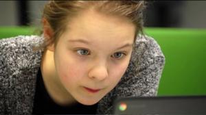 Yle Uutisluokka Triplet: Verkkopedot ja guruoppilaat auttavat muita digitaidoissa (S): 23.03.2016 12.42