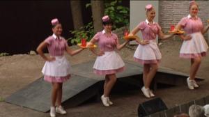 Yle Uutisluokka Triplet: Kahdeksasluokkalaisille tarjotaan pian ilmaisia kulttuuriretkiä (S): 14.04.2016 12.50