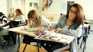 Yle Uutisluokka: Väsymys estää nuoria oppimasta - opettajilta kaivataan selkeyttä koulutöiden kaaoksessa (S): 22.04.2016 10.52