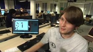 Yle Uutisluokka Triplet: Harrastus voi viedä pelialalle – jos keskittyy koulussa (S): 27.04.2016 11.23