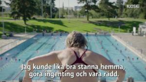 63-åriga Lena Salmi skejtar, hoppar simhopp, sysslar med graffiti och med cirkuskonster!: 18.11.2016 15.10