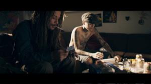 Yle Uutisluokka Triplet: Pahan kukat –elokuva käsittelee nuorten ongelmia (S): 30.09.2016 11.02