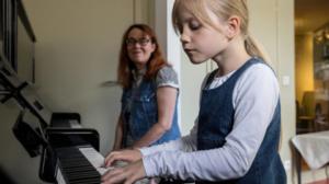 Yle Uutisluokka Triplet: Nyt päätetään, kuka saa harrastaa musiikkia (S): 04.10.2016 10.31