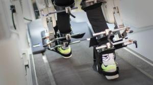 Yle Uutisluokka Triplet: Halvaantunut Eemi kuntoutuu robotin avulla (S): 25.11.2016 09.45