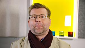 101 kirjaa: Jusa Peltoniemi: Jäähyväiset sukuromaanille: 02.01.2017 13.36