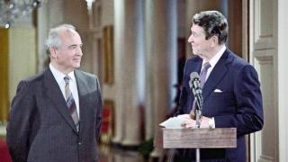Historia: Gorbatshov ja Reagan