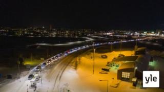 Liikenne Ruotsiin on ruuhkautunut Torniossa – Ruotsi vaatii ensi yöstä koronatestin maahantulijoilta (S): 05.02.2021 09.54