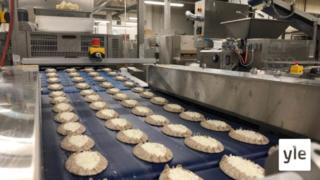 Joululeivonnaiset valmistuvat hurjaan tahtiin leipomon liukuhihnalla: 22.12.2021 08.59