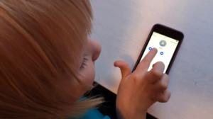 Yle Uutisluokka Triplet: Ylen kysely: Lapset saavat soittaa vanhempiensa työpaikoille: 23.11.2017 09.37