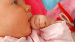 Yle Uutisluokka Triplet: Kosketus näkyy heti vauvan aivoissa: 24.11.2017 12.28