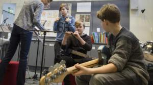 Yle Uutisluokka Triplet: Musiikinopetuksen taso vaihtelee peruskouluissa: 29.11.2017 11.20