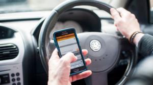 Yle Uutisluokka Triplet: Ruotsi kieltää autoilijoilta kännykän käytön: 01.12.2017 11.16