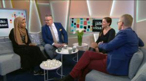 Jälkiviisaat: "Ihmiskunnan historiassa ei tule toista hetkeä, jolloin Suomi saisi näin paljon luukutusta": 08.12.2017 09.28