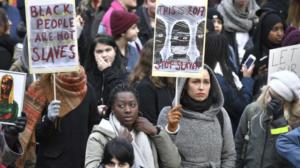 Yle Uutisluokka Triplet: Sekasortoisessa Libyassa käydään orjakauppaa: 12.12.2017 09.56