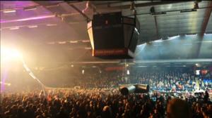 Yle Uutisluokka Triplet: Ilmastointiputki putosi yleisön niskaan kesken joulukonsertin: 18.12.2017 10.27