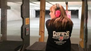 Yle Uutisluokka Triplet: Kansasissa opiskelijan repussa saa olla myös ase: 20.12.2017 10.54