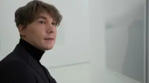 Yle Uutisluokka Triplet: Nuori taiteilija teki näyttelyn aavikon hiekasta: 12.01.2018 11.31