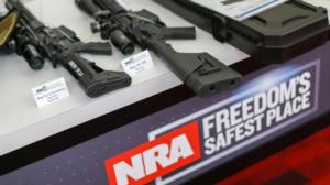 Yle Uutisluokka Triplet: Kouluampumiset eivät ole tuoneet tiukennuksia USA:n aselakeihin: 16.02.2018 10.57