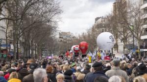 Yle Uutisluokka Triplet: Ranskalaiset osoittavat kiivaasti mieltään Macronin uudistuksille: 22.03.2018 10.11