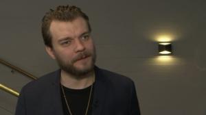 Pilou Asbæk - en känsla i gången (S): 26.03.2018 21.59