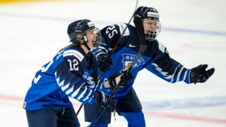 Jääkiekon naisten MM, Suomi - Sveitsi: 08.04.2019 15.40
