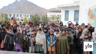 Taliban lupaa avata tyttöjen koulut Afganistanissa: 18.03.2022 09.24