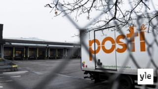 Postilaiset osoittavat mieltään Helsingin Ilmalassa postilakon toisena päivänä: 12.11.2019 13.49