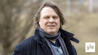 "Kirjaan kirjoittamani runot eivät ole minun vaan päähenkilö Rickin kirjoittamia", sanoo Jukka Koskelainen: 04.04.2020 10.00