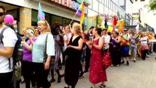Kokkola Pride - se regnbågsfolket marschera i Karleby: 16.06.2018 15.23