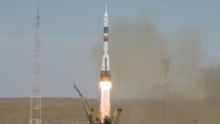 Sojuz-avaruusraketin laukaisu epäonnistui – Miehistö pelastautui laskuvarjolla: 12.10.2018 13.26