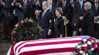 Yhdysvaltain entisen presidentin George H. W. Bushin hautajaiset: 05.12.2018 22.04