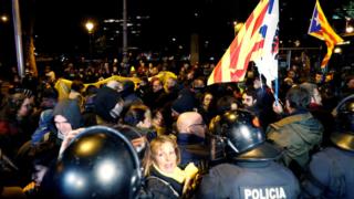 Mielenosoituksia Barcelonassa Espanjan hallituksen kokoontuessa: 21.12.2018 16.26