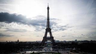 Eiffel-torni täyttää 130 vuotta - valoshow: 16.05.2019 00.14