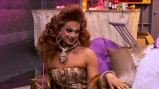 Huippu- drag queen haussa: Kulisseissa kuhisee(Paramount+) - Huippu- drag queen haussa: Kulisseissa kuhisee