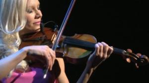 Melkein unplugged: Linda Lampenius
