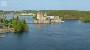 Meidän maamme - Vårt land: Ainutlaatuinen kurkistus Olavinlinnaan: Savonlinna ilmasta!